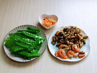 7、荷兰豆炒虾仁,准备工作完成。