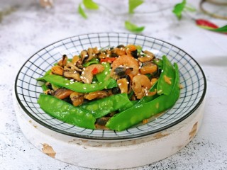 16、荷兰豆炒虾仁,营养均衡，好吃极了。