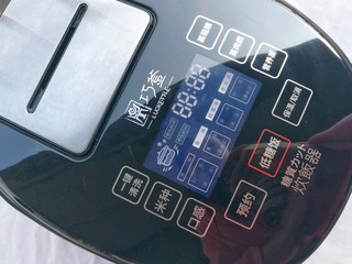 11、莲藕排骨汤,盖上开启蒸肉类模式，食用前下盐撒葱花即可。清甜可口的莲藕排骨汤做好