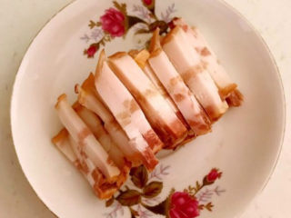 5、卤素鸡,五花肉切成小片