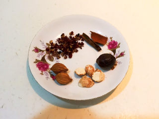 6、卤素鸡,干调料：花椒粒，桂皮，草果，山奈