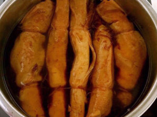 13、卤素鸡,烧开后卤30分钟，关火后继续浸泡入味至凉透