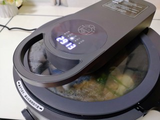 11、老鸭煲,盖上盖子，选择煲汤功能。