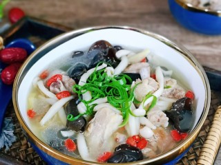 18、老鸭煲,适合夏天的养生煲。