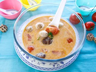 13、西红柿炖双菇椰浆汤,成品图一