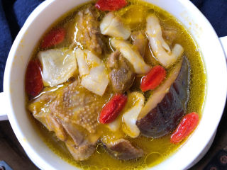 19、花胶鸽子金汤,美味立现，好了，出锅吧。