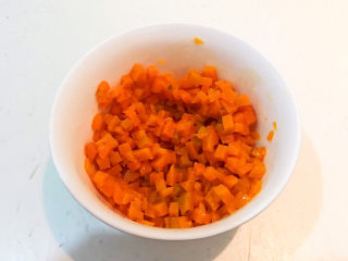 7、南瓜鸡蛋羹,调匀即可，蜜汁南瓜做好了备用