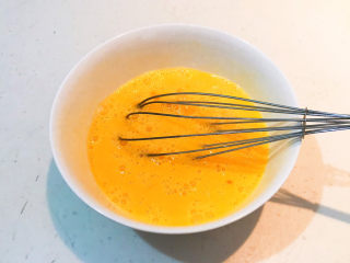 9、南瓜鸡蛋羹,调匀
