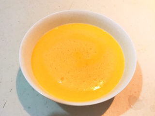 11、南瓜鸡蛋羹,充分调匀