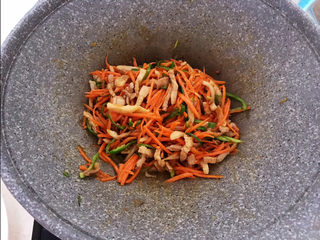 16、青椒炒胡萝卜,青椒炒胡萝卜做好了