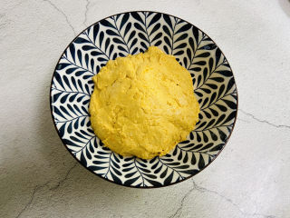 8、南瓜小圆子,揉成光滑面团