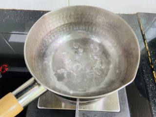 10、南瓜小圆子,锅中加入清水大火烧开