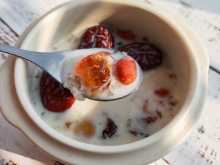 8、桃胶炖牛奶,味儿太好了
