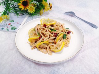 28、手撕鸡胸肉,时间到，即可装盘，上桌