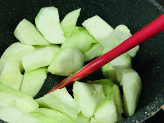 9、丝瓜炒鸡蛋,翻炒