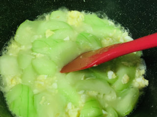 15、丝瓜炒鸡蛋,翻炒均匀调料