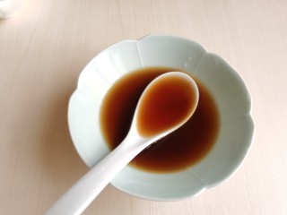 10、鲍鱼捞饭,加入半碗清水备用。