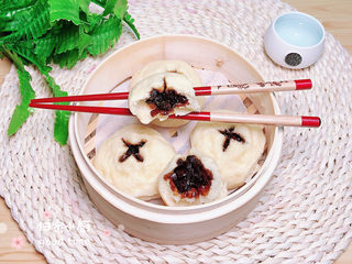 16、红枣红糖馒头,一锅香甜可口红枣红糖馒头就上桌了。