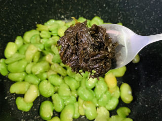 8、油焖蚕豆,加橄榄菜；