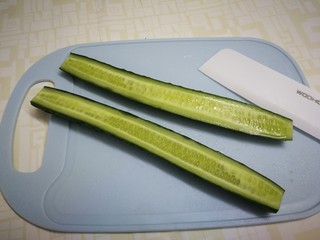 5、凉拌黄瓜卷,一破为二