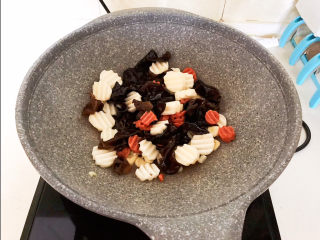 20、清炒山药木耳,翻炒均匀即可