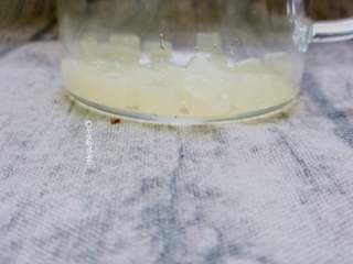 8、脏脏茶,杯子里加入少许椰果，如果没有也可以不放