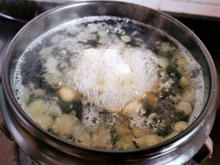 7、喝一碗抵过敷十张面膜，养颜美容的平价燕窝,煮30分钟后