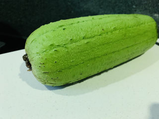 1、蒜蓉蒸丝瓜,丝瓜待用