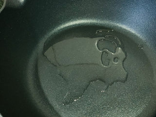 7、蒜蓉蒸丝瓜,锅加食用油