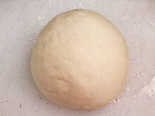 9、紫薯小馒头,取出白面团，揉面排气