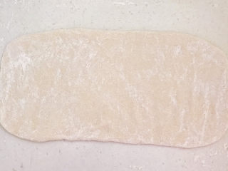 10、紫薯小馒头,擀成面皮