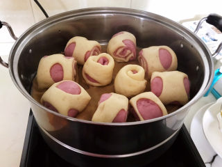 18、紫薯小馒头,紫薯小馒头蒸熟了~