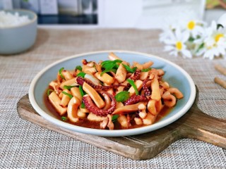 13、香辣鱿鱼须,味道好极了,酱香浓郁。