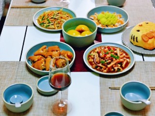 16、香辣鱿鱼须,再来一张,还做了一个小kitty猫咪蛋糕,心情美美哒开吃啦~