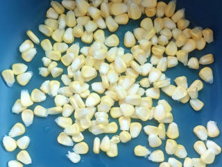 1、玉米炒饭,玉米剥粒