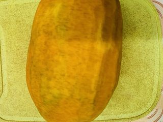 2、焦糖南瓜布丁,去头尾去皮。