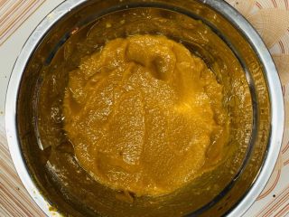 9、焦糖南瓜布丁,打过的南瓜泥更细腻了。