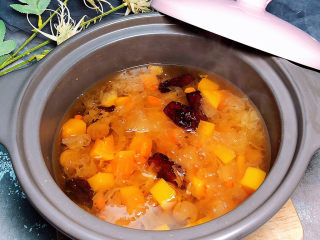 14、木瓜炖银耳,香甜可口。