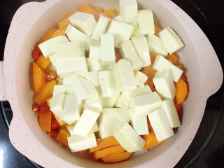 8、家常烧豆腐,放入豆腐