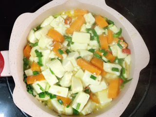 14、家常烧豆腐,拌匀