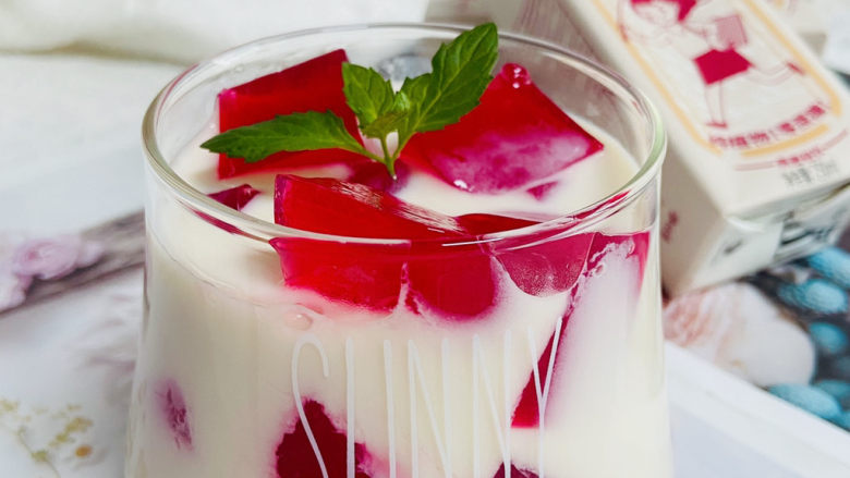 秋天的第一杯火龙果撞燕麦奶