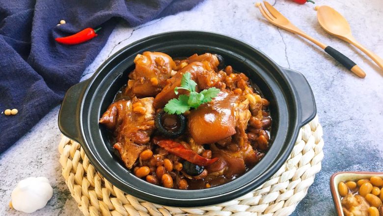 美容养颜养生菜黄豆煲猪手