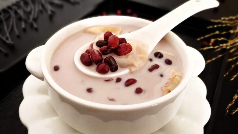 花胶红豆炖牛奶美容养生甜品