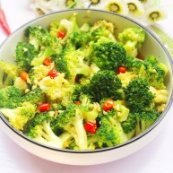 开胃爽口的凉拌西兰花