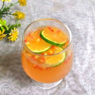 石榴气泡鸡尾酒