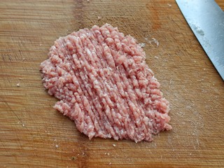 4、家常麻辣豆腐,猪肉剁成肉糜（可以用牛肉）