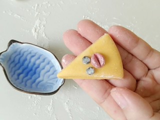 8、早餐＋打拳击的小黄鸡馒头,放上性感的小嘴巴，是不是很可爱，看到这里。有想蠢蠢欲动，跃跃欲试的感觉，哈哈！