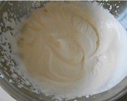 6、四叶草抹茶慕斯,淡奶油打发至7分