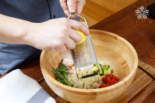 13、藜麦沙拉,刨上一点柠檬皮,为了那一丝清香