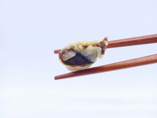 13、炸春卷,皮薄，馅大，酥的掉渣渣的春卷(^_^)